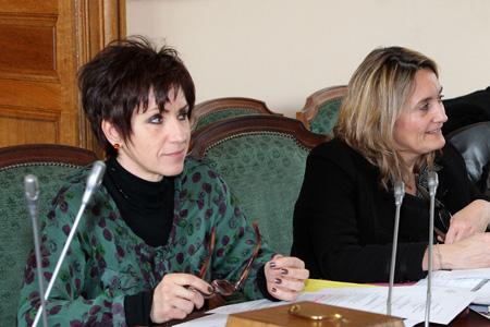 Nicole Bonnefoy, sénatrice de la Charente et rapporteur de la mission d’information sur les pesticides, et Sophie Primas, sénatrice UMP des Yvelines, qui a présidé la mission. © BUTET/SENAT