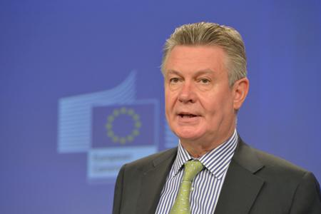 Karel De Gucht, commissaire européen chargé du Commerce, a annoncé le lundi 29 juillet 2013 qu’un accord a été trouvé entre l’Union européenne et la Chine sur les panneaux photovoltaïques. Photo : EU 2013