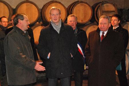 Bruno Le Maire, ministre de l’Agriculture, en compagnie de Gérard Boesch, viticulteur bio à Westhalten. © C. REIBEL