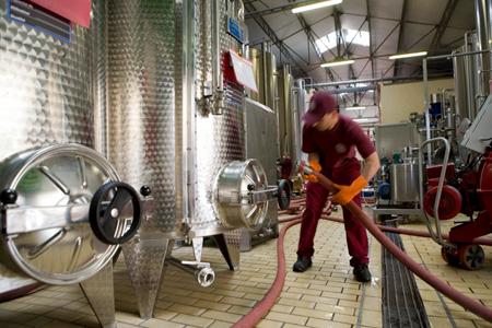 Malgré la fin de l’aide européenne et des coûts en hausse, les vignerons du Midi seront contraints de continuer à utiliser les MCR pour l’enrichissement de leurs vins. © G. BARTOLI/FEDEPHOTO