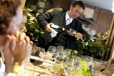 74 % des restaurants gastronomiques proposent des vins bios. © P. ROY