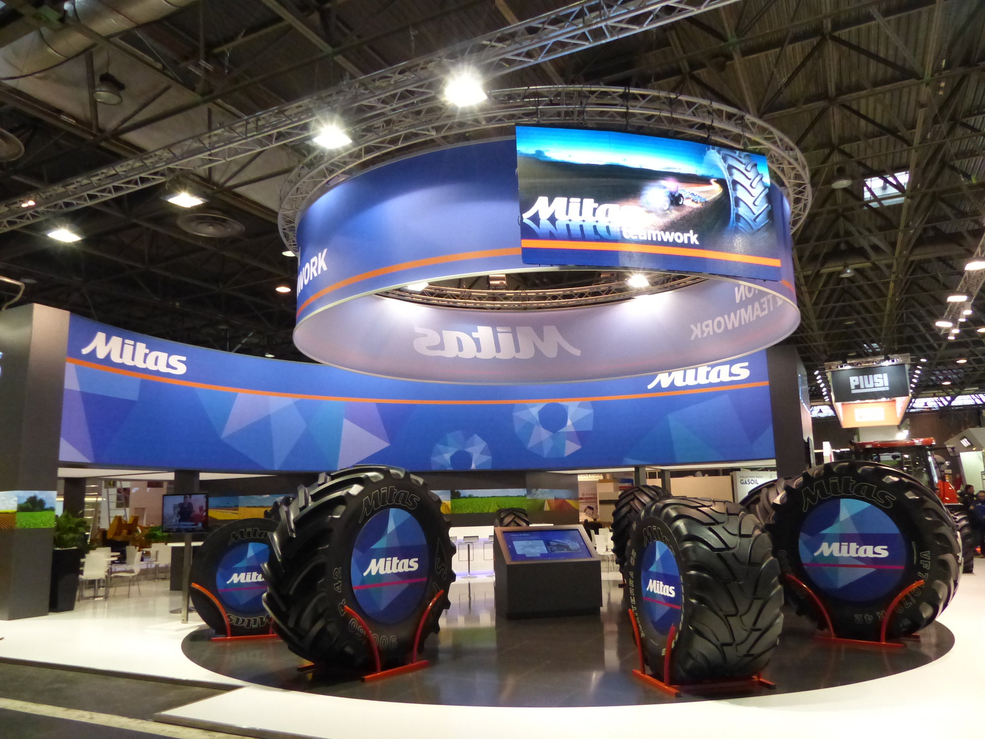 Mitas présentera des pneumatiques VF (Very High Flexion) destinés aux tracteurs de forte puissance.