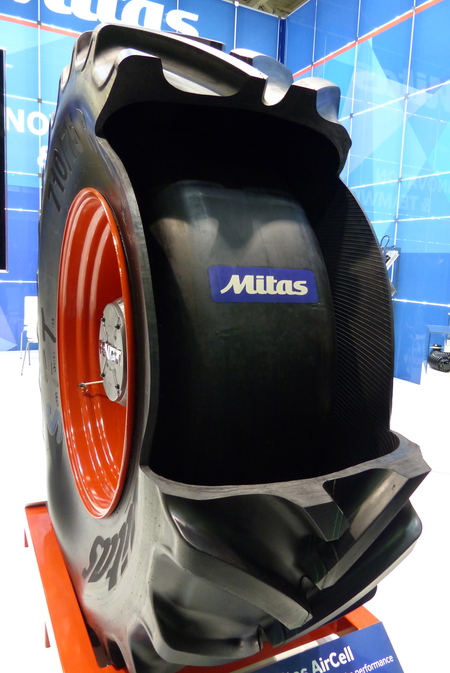 Mitas s'est distingué ces dernières années avec ses innovations, donc ce système de télégonflage rapide.