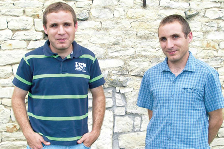 Sylvain (à gauche) et Xavier Veillon. Photo : Groupe France Agricole
