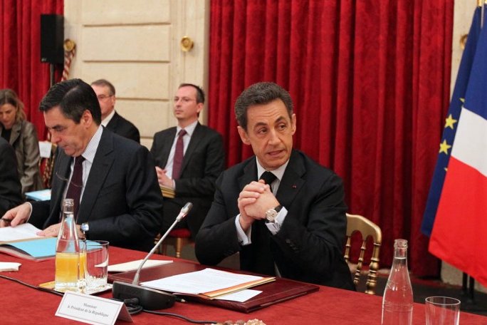 Nicolas Sarkozy, Président de la République française, et François Fillon, Premier ministre, avec les représentants syndicaux à l'Elysée, lors du sommet social de crise du 18 janvier 2012. (DR. Présidence de la République - Élysée.fr )