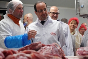 Hollande dans le DOubs visite une usine de transformation de viande le 3 mai 2013 (crédit : Présidence de la république)
